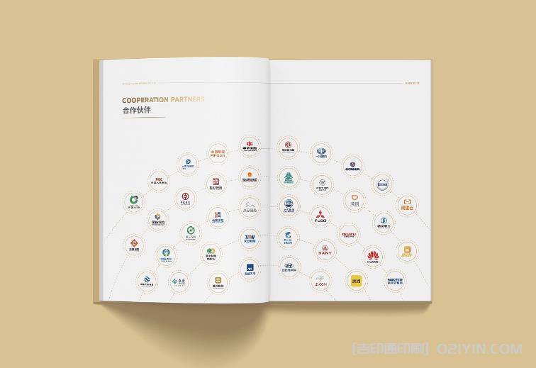 如何選擇合適的企業(yè)畫冊樣式，如橫版、豎版等？